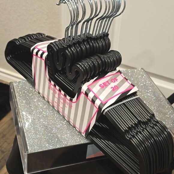 Juicy Couture Notched Shoulder Space Saving Crown Top Set of 20 Hangers- Black - Picture 8 of 12